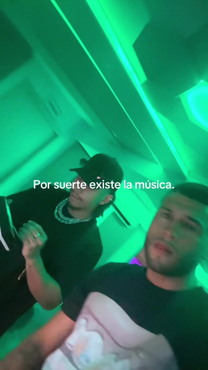 @S N O O Y Z