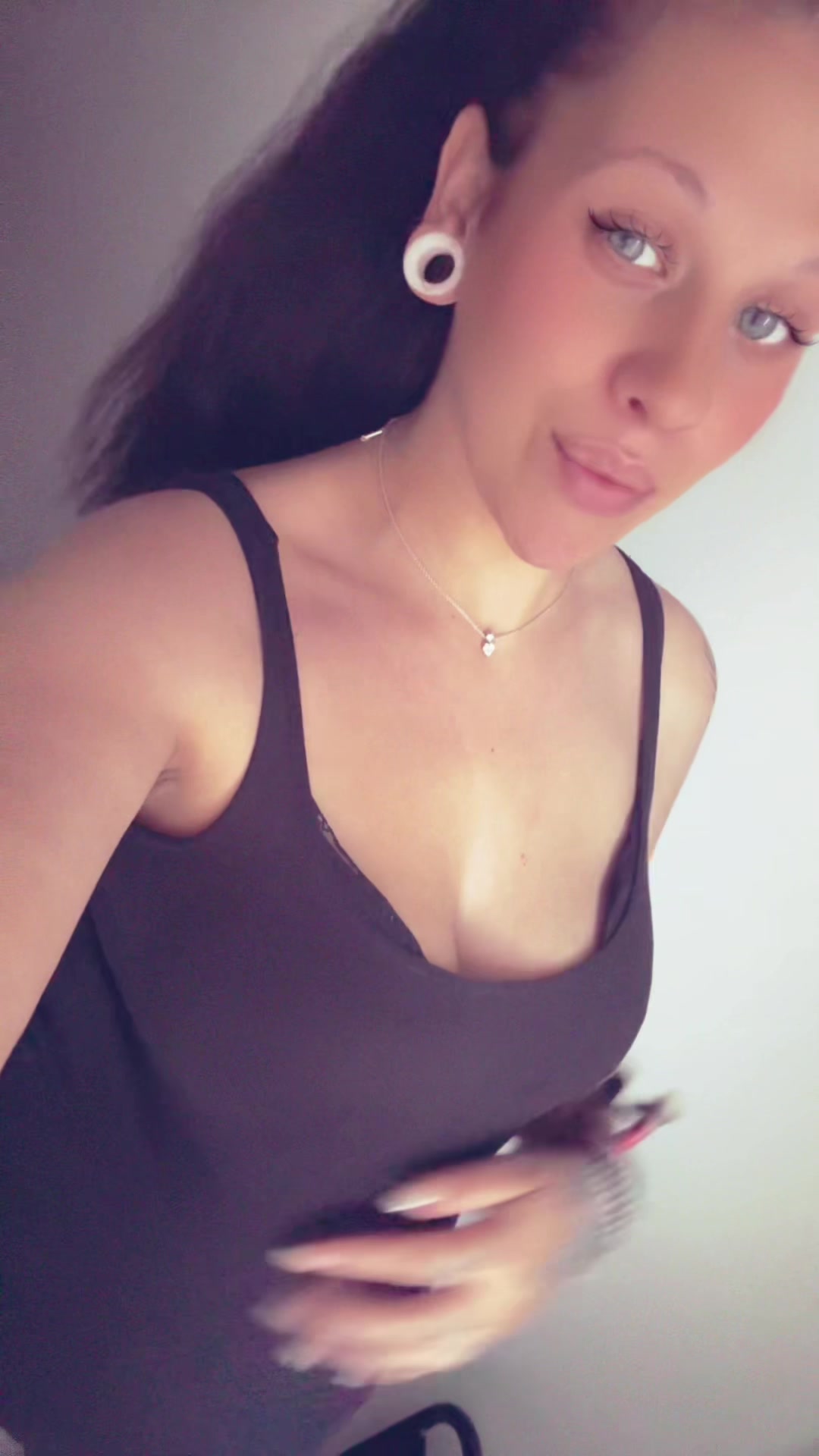 @Vivi😈
