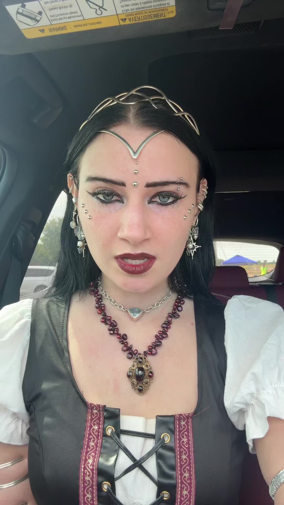 @🔮Claire Cleveland🔮