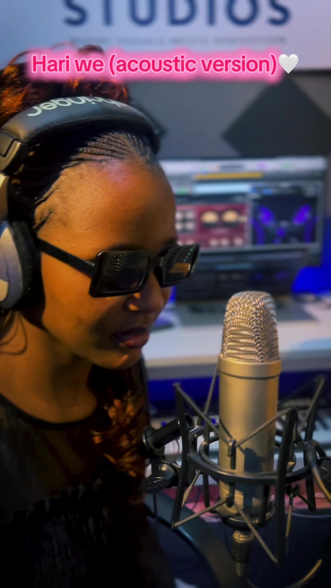 @LUCINIA KARREY