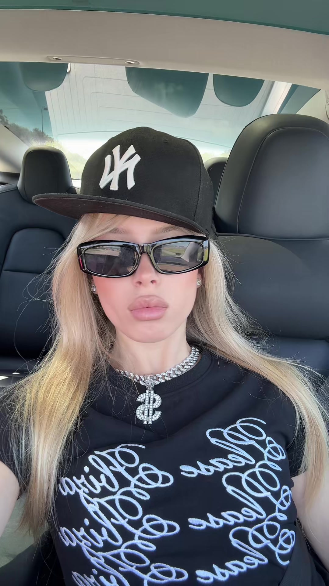 @lizzitak