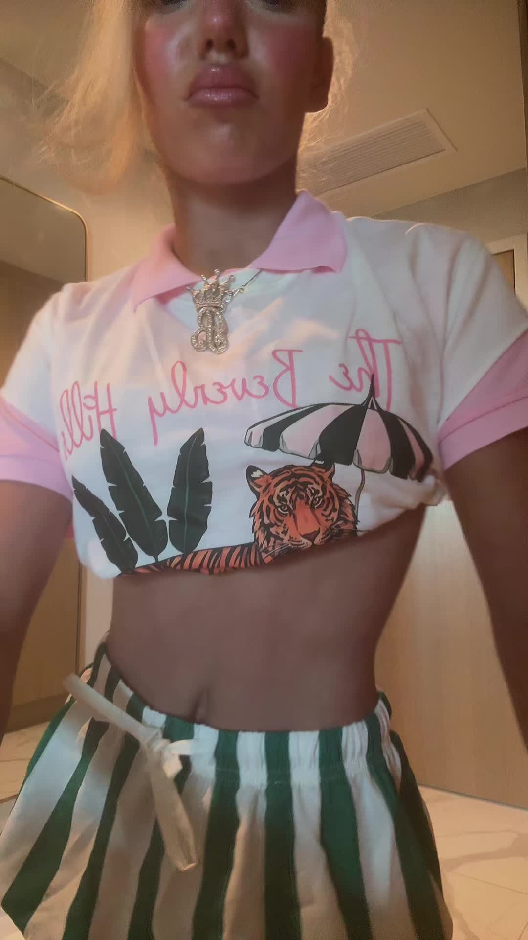 @👸🏼𝓠𝓾𝓮𝓮𝓷 𝓫🐝