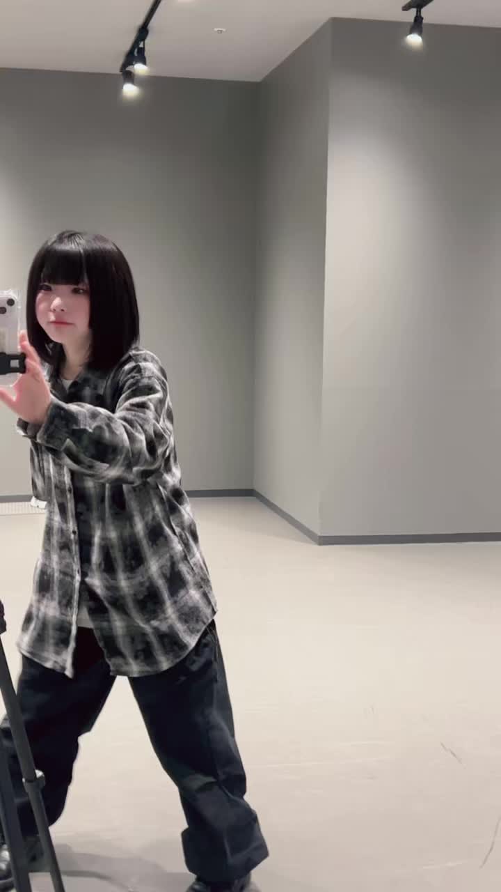 @猫田れな