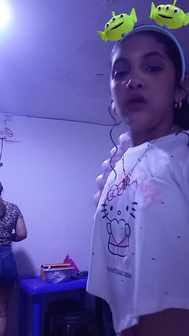 @la niña del pelo largo,