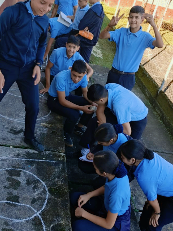 @El mejor liceo del mundo🌎