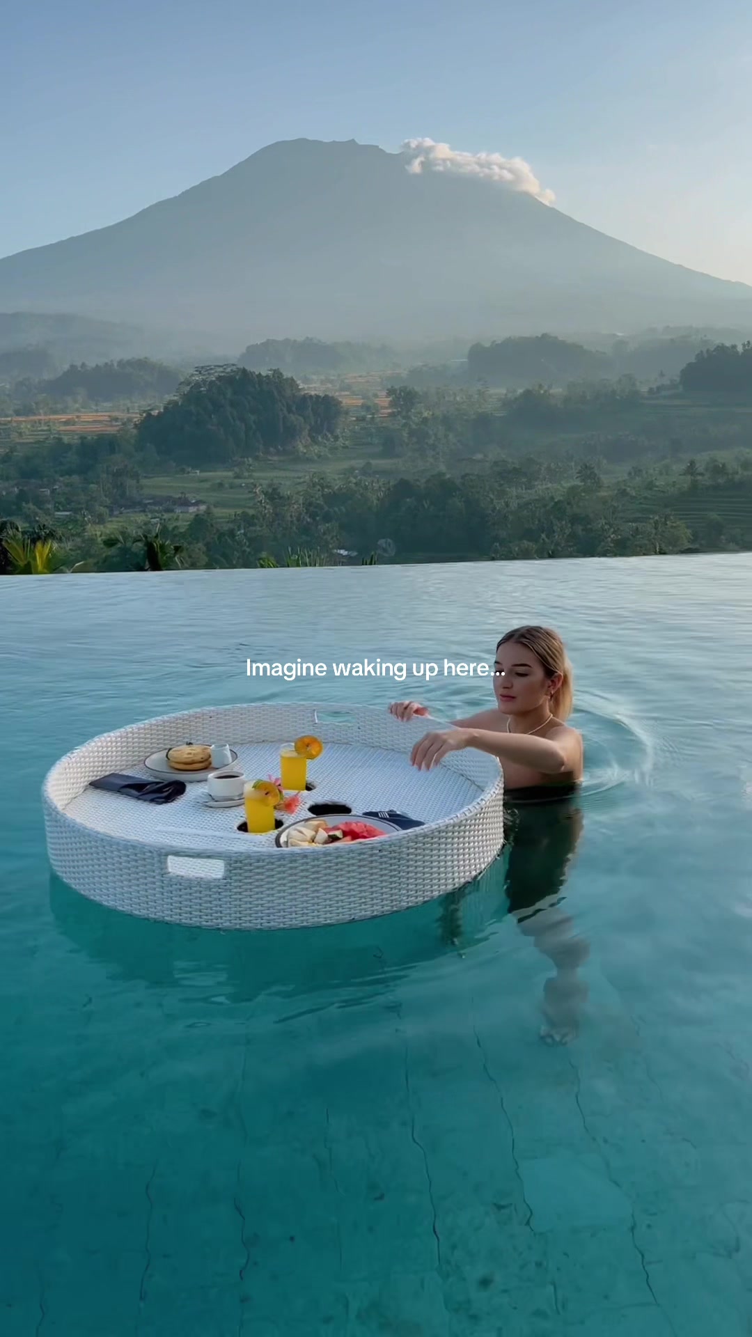 @Aimee Bell - Travel & Life
