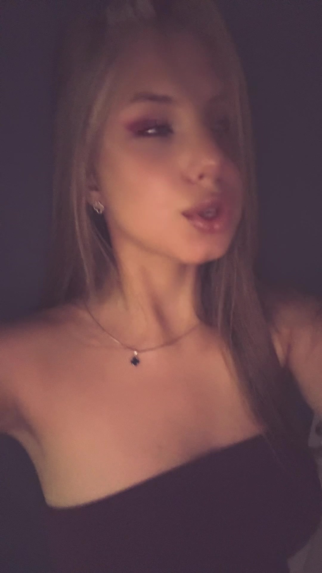 @🫦