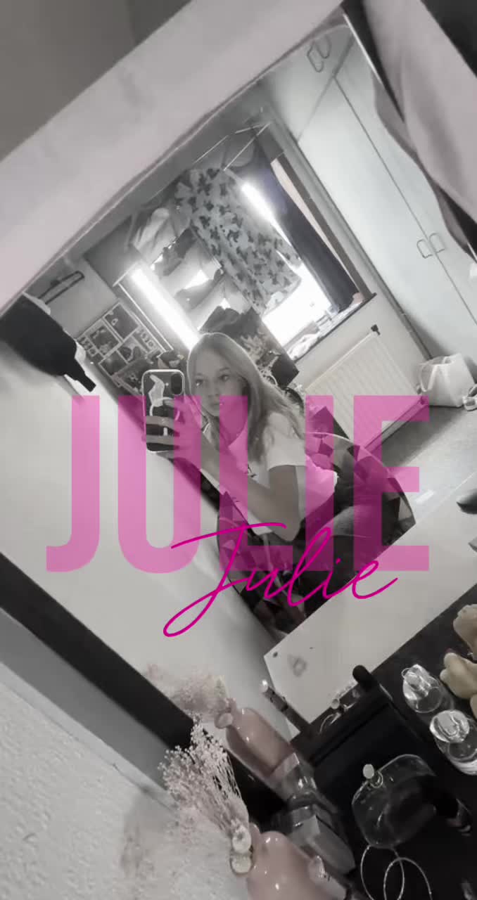 @Julie 🌸🍸🎀