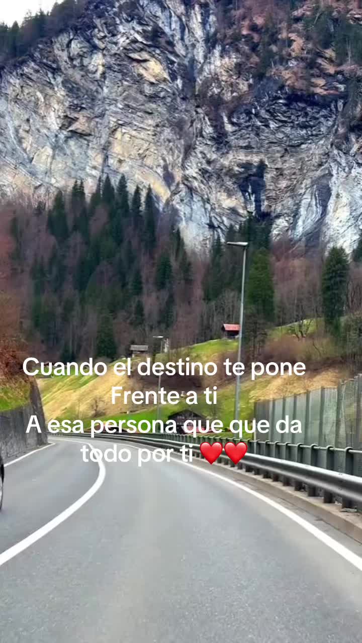 @Claudia Llanas566