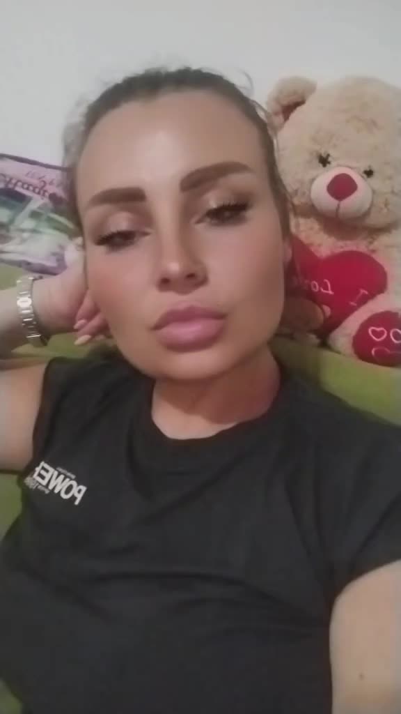 @Saki👸🇲🇰