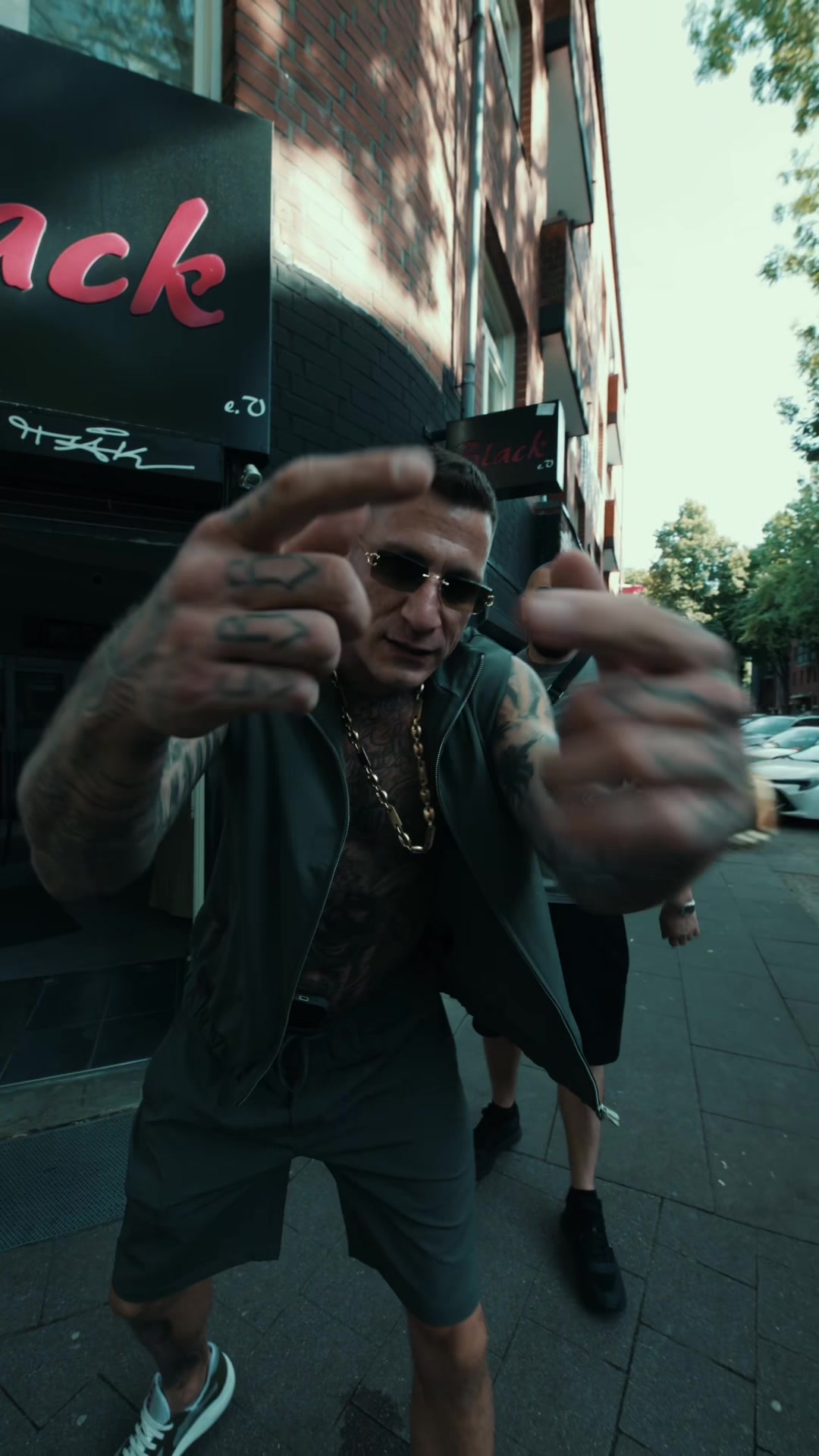 @GZUZ