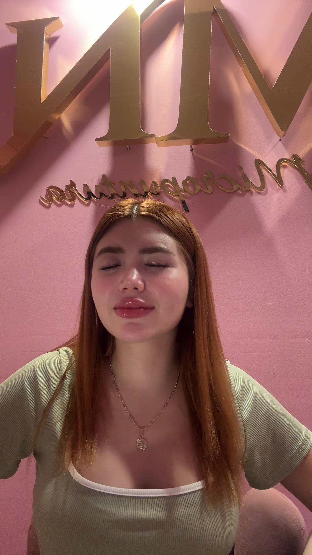 @Moniinay