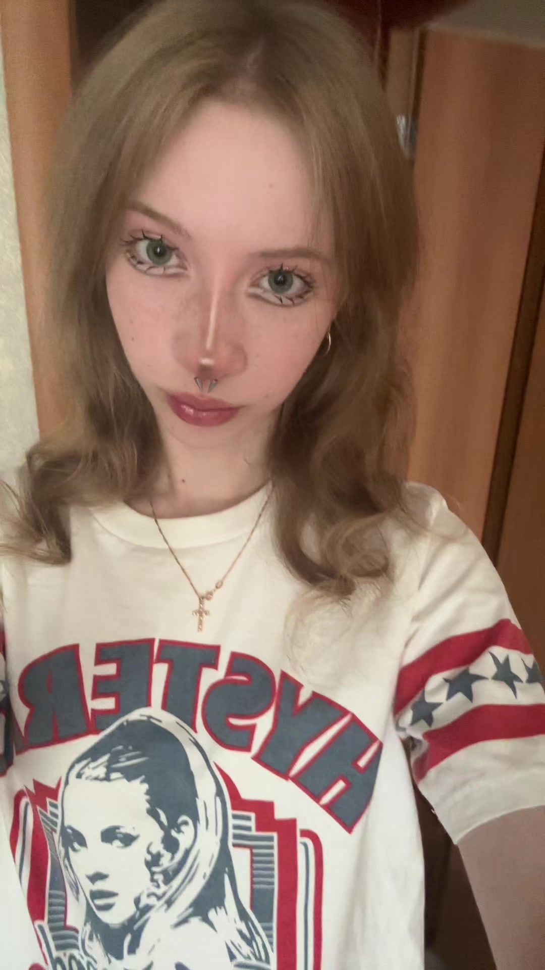 @>_*