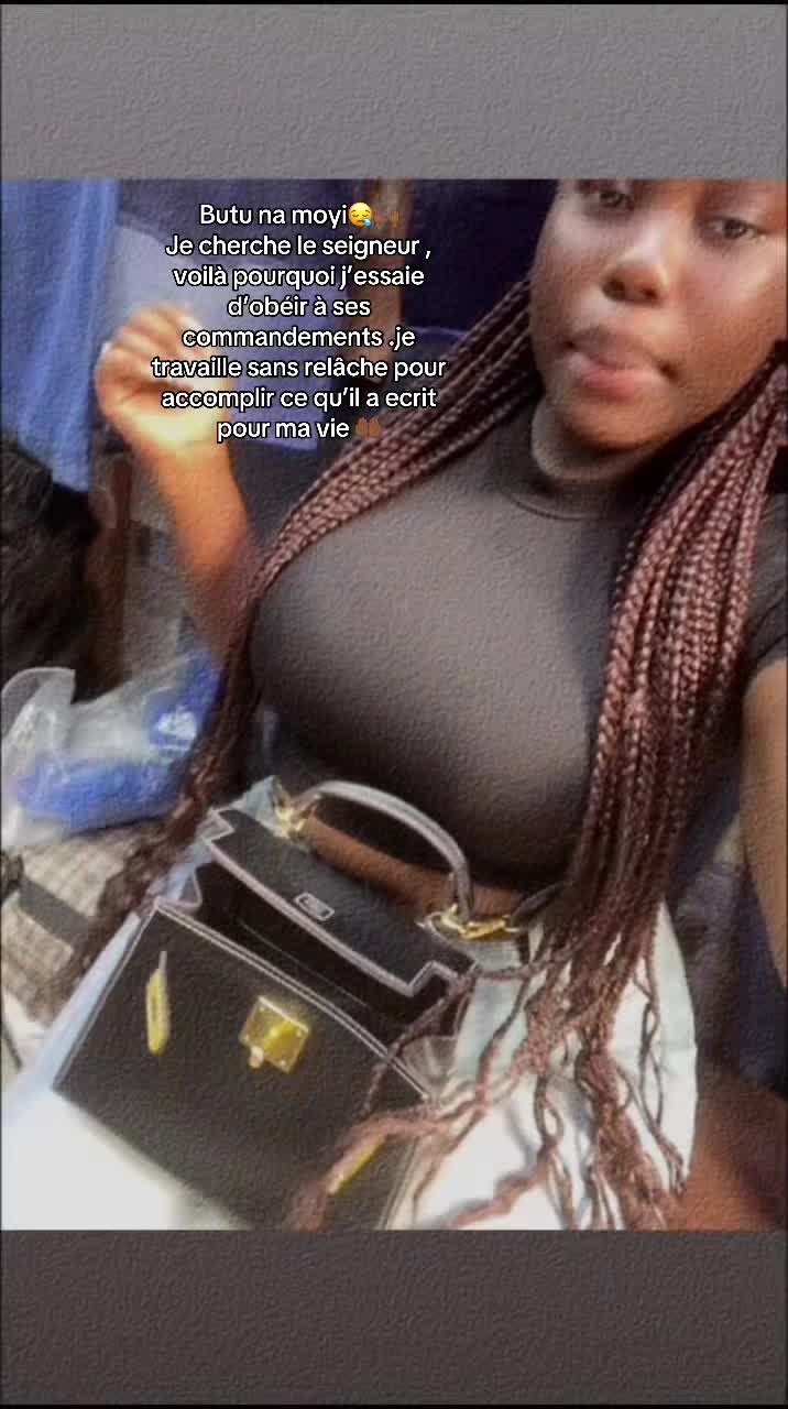 @APOUTSHOU🤍
