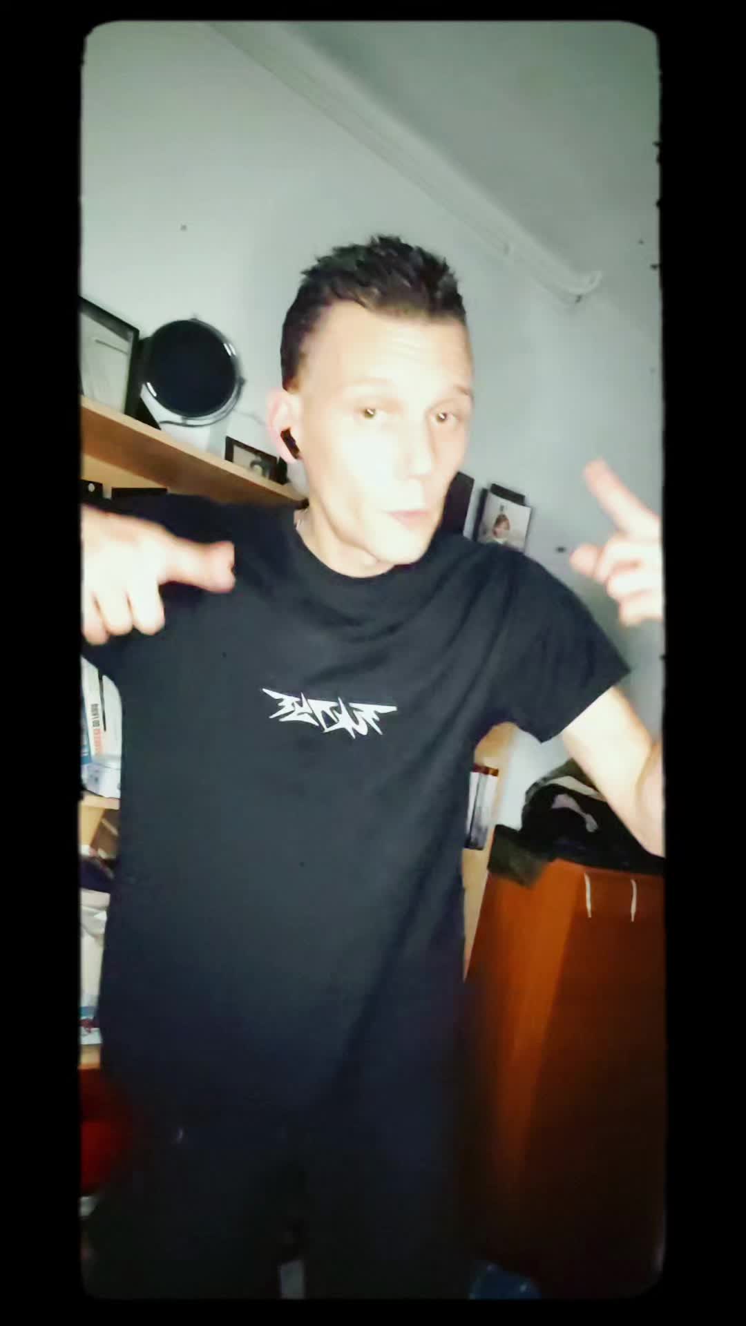 @Chris28🇧🇪💣Team Explosears💣