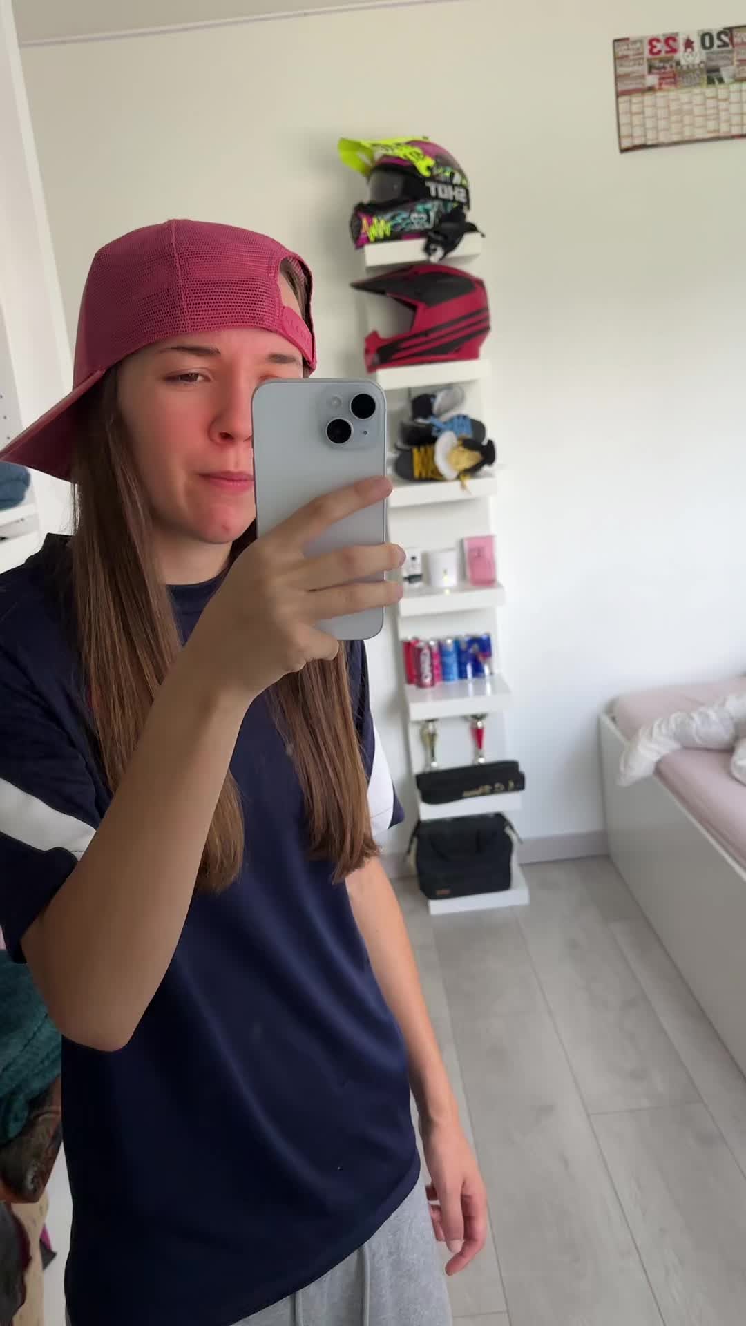 @𝐜𝐥𝟒𝐫𝐚.😶&zwj;🌫️