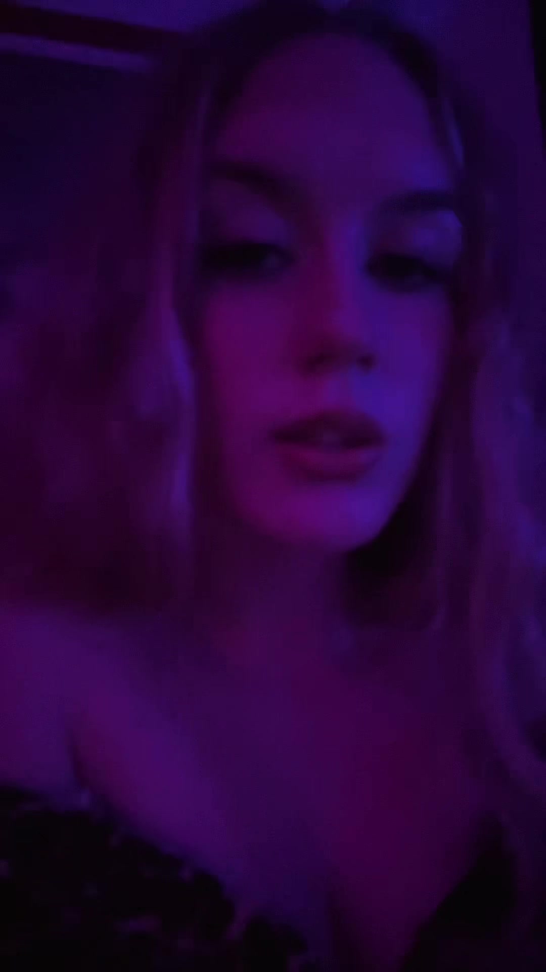 @unironicallyblonde