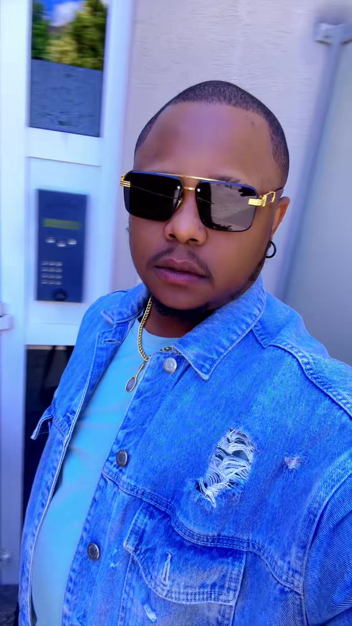 @𝓜𝓡. 𝓡𝓔𝓨  𓋹👑 𓋹 𓍑 𓋴