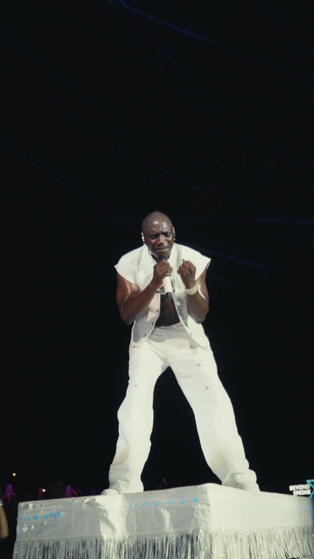 @AKON