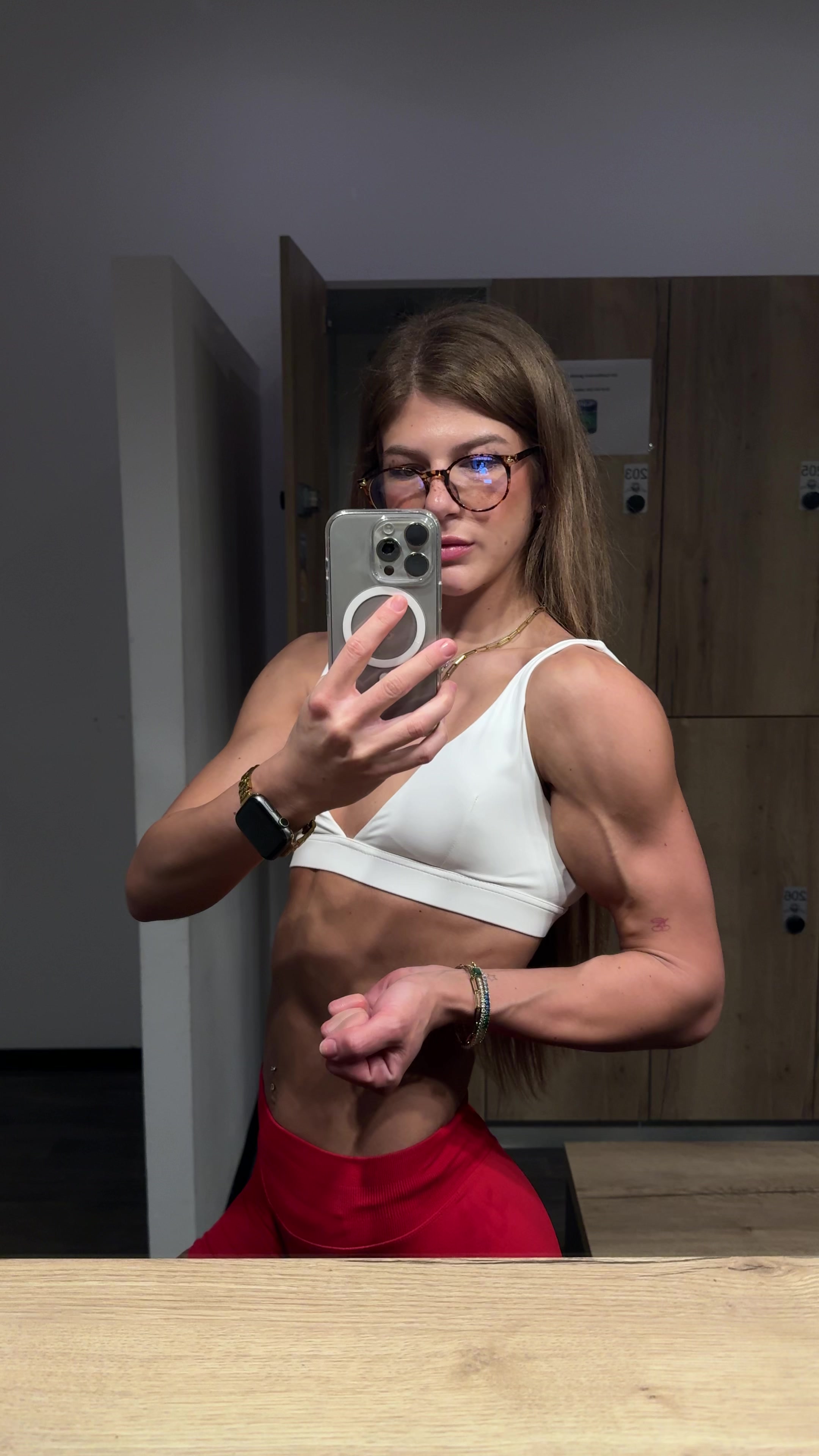 @Julia 🥥 npc bikini athlete
