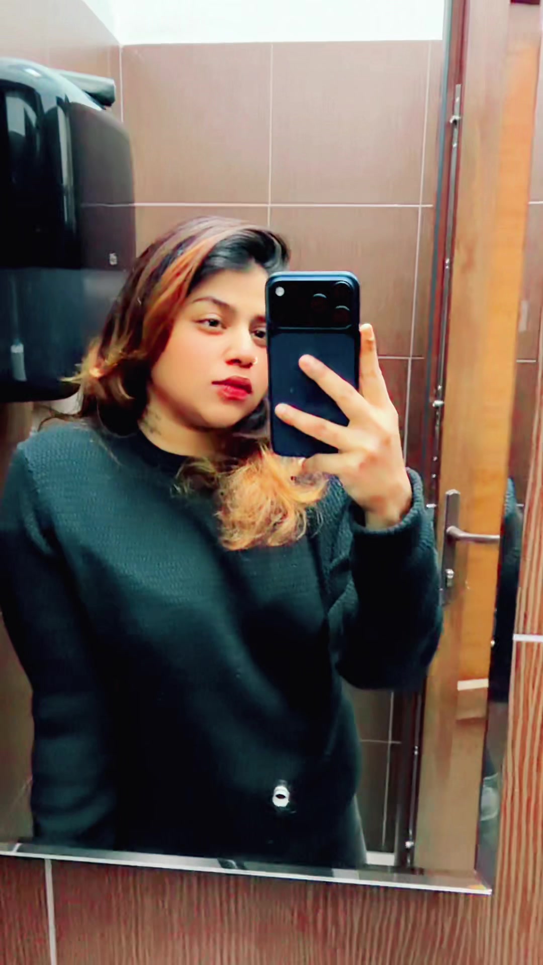 @𝑀𝑎𝑙𝑘𝑖 𝐴𝑦𝑒𝑠ℎ𝑎 🥀🤍🍃