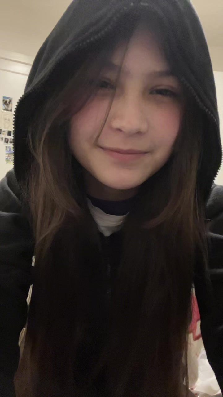 @Jenni_.