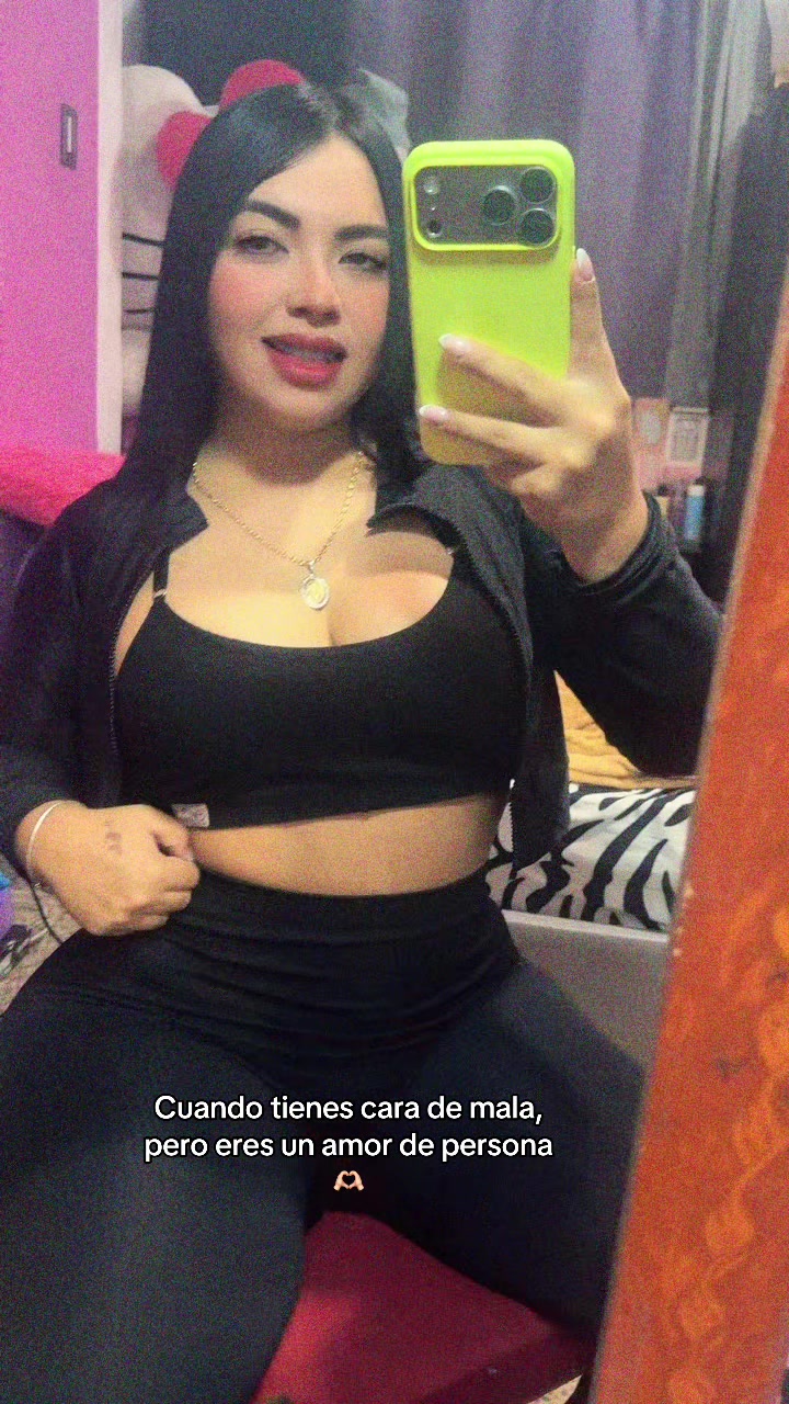 @👑𝓔𝓶𝓮𝓵𝔂 𝓡𝓮𝔂𝓮𝓼💋