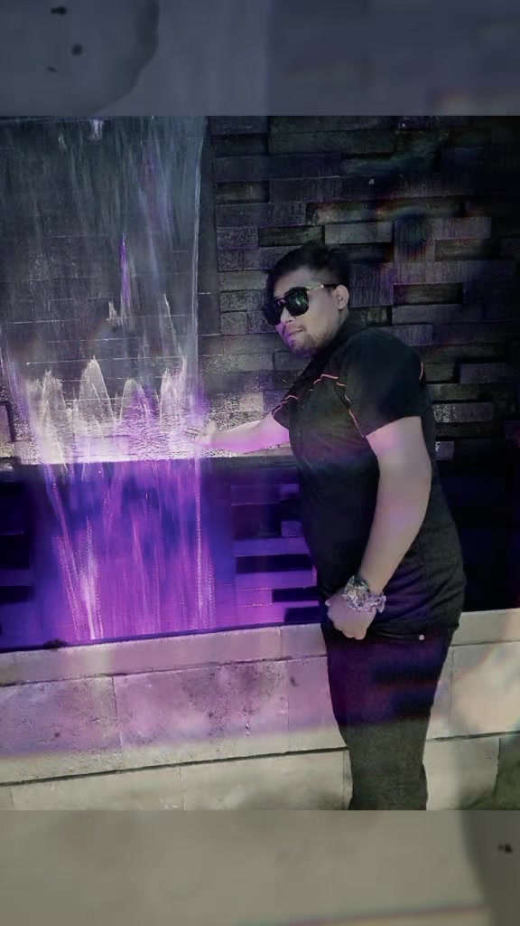 @L O veR  b O Y
