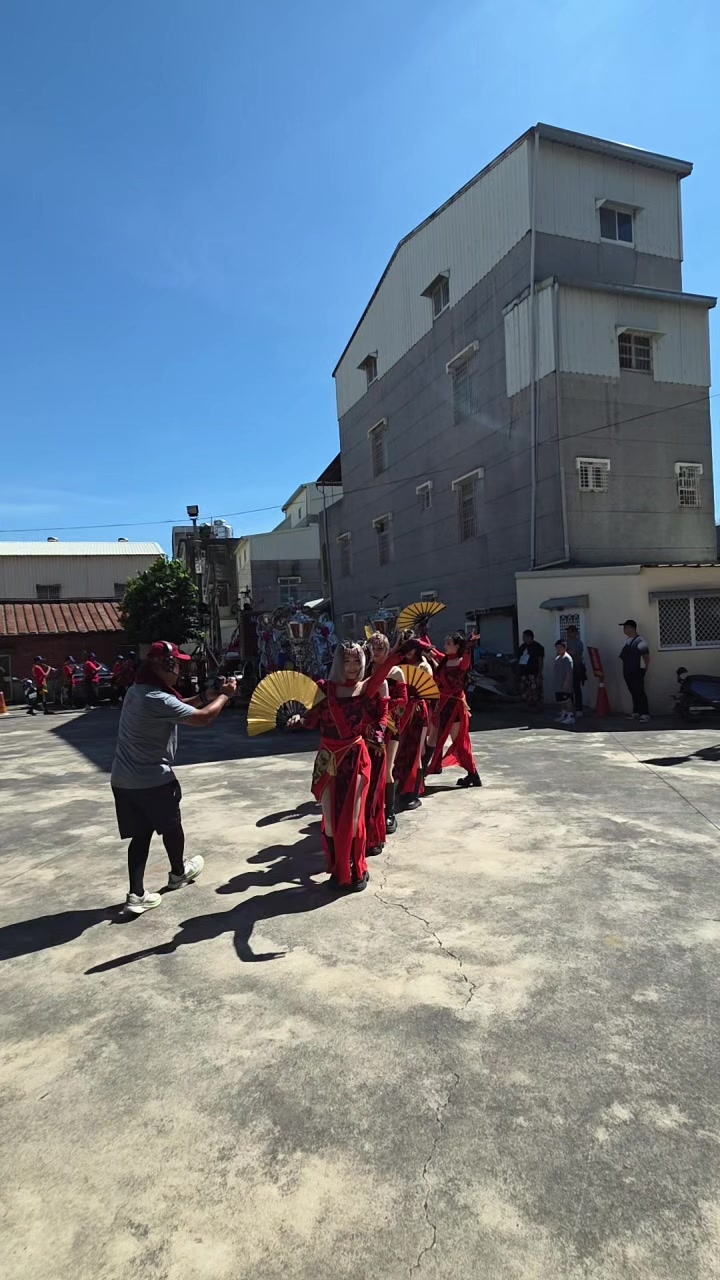 @帥哥跑廟會