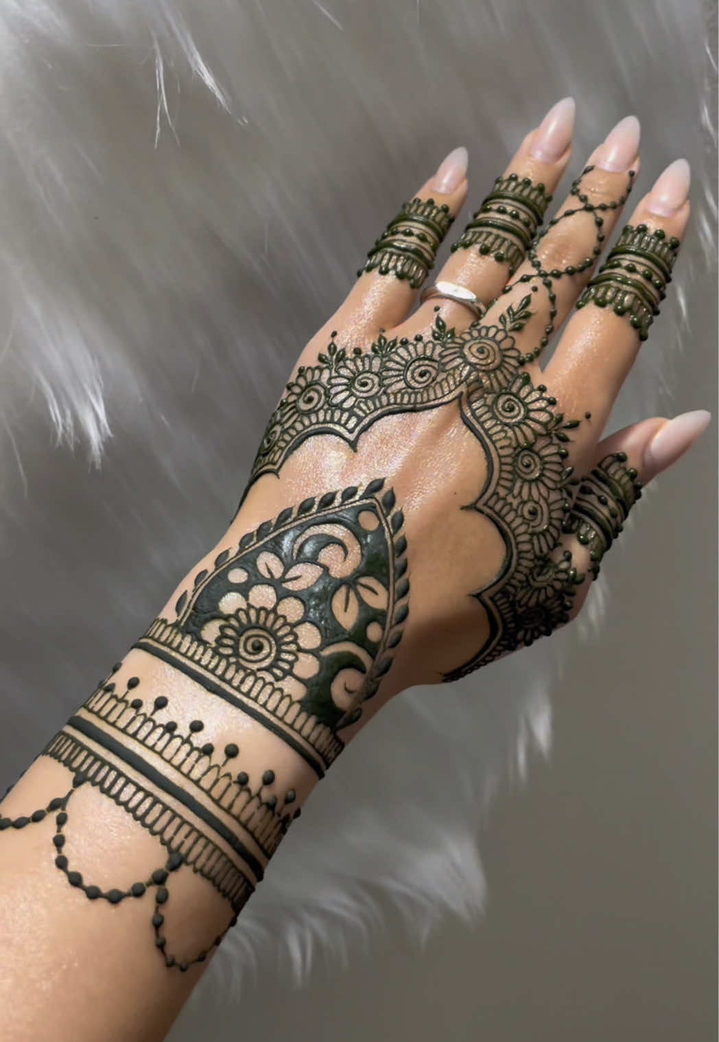 @charmsofmehandi