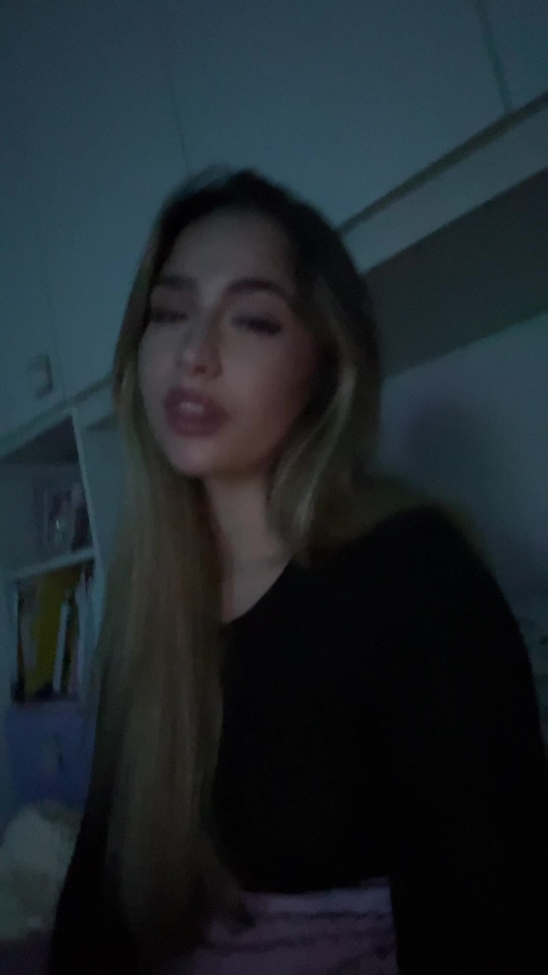 @J4D€