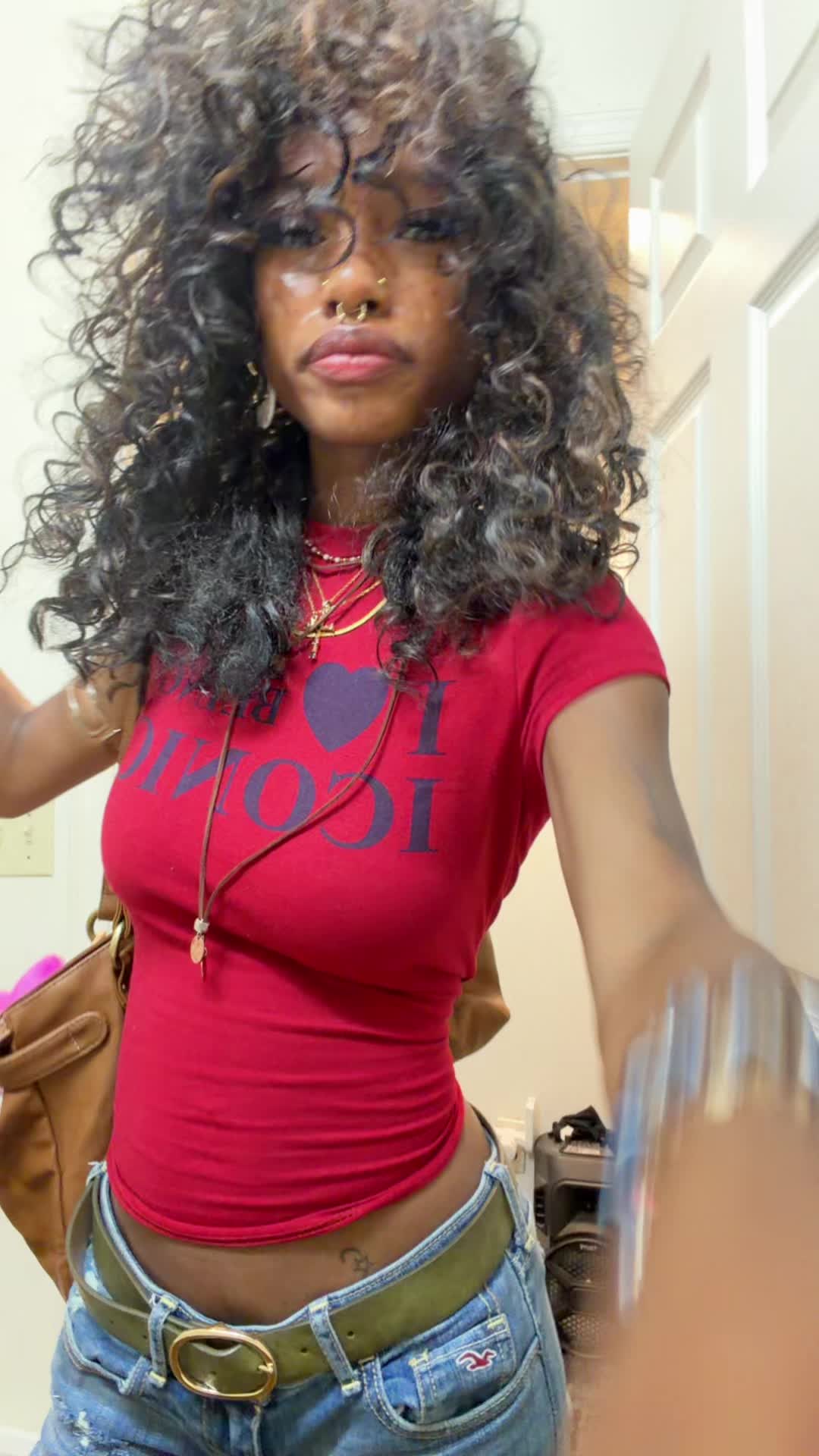 @bareleehere