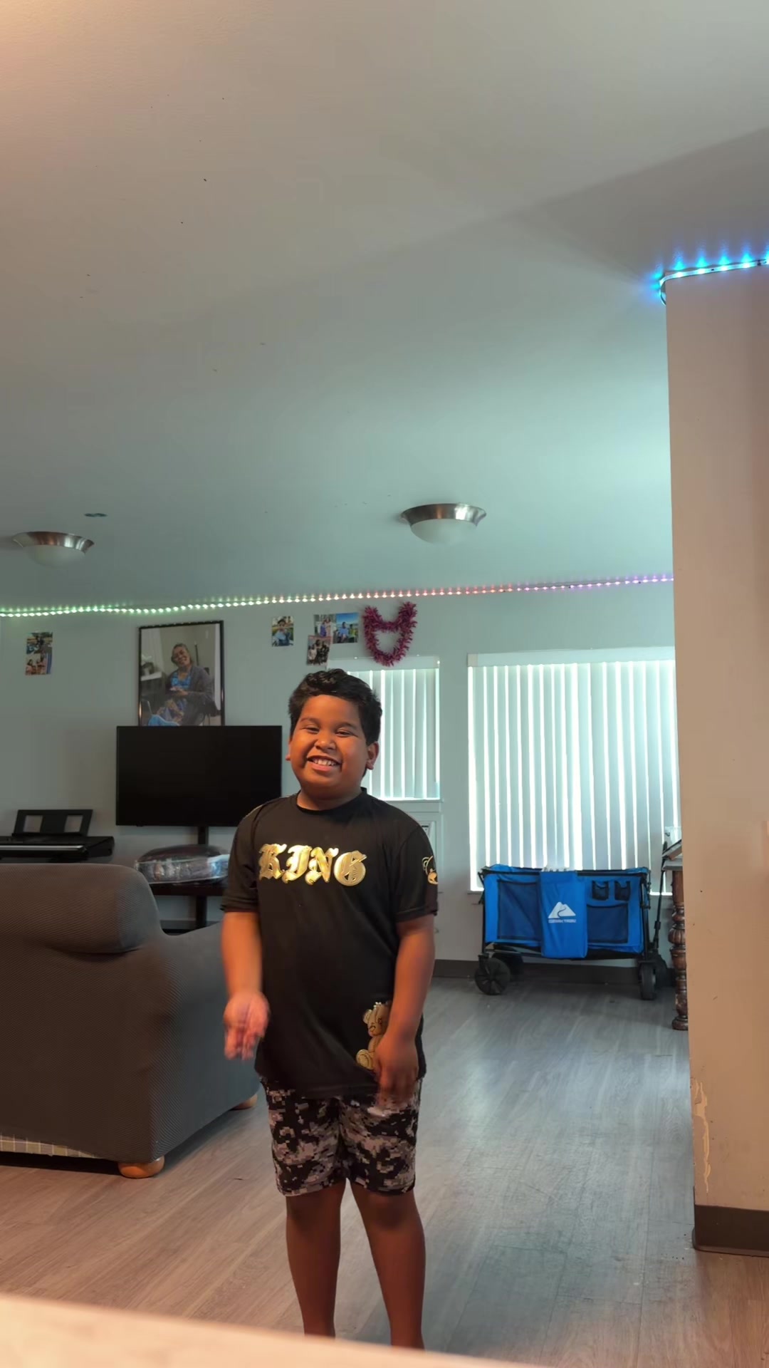 @E<3