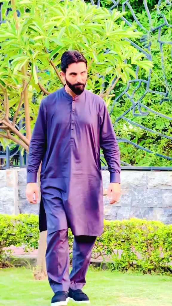 @NABEEL GREEN EYES 👁
