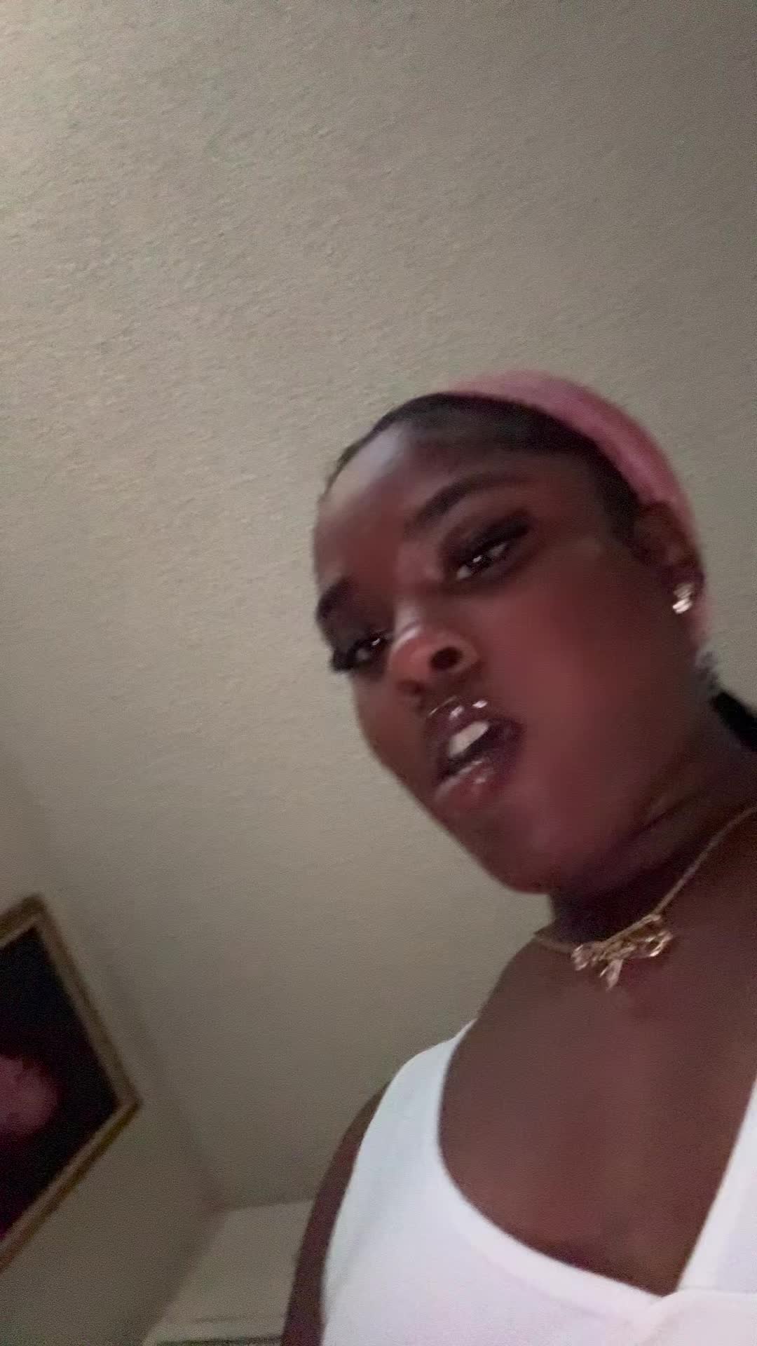 @uniquelyvaeh