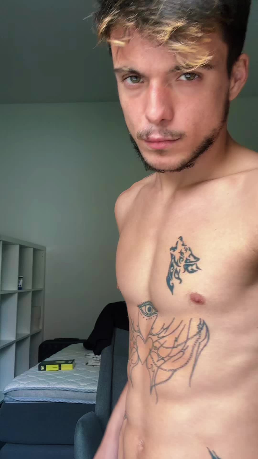 @André