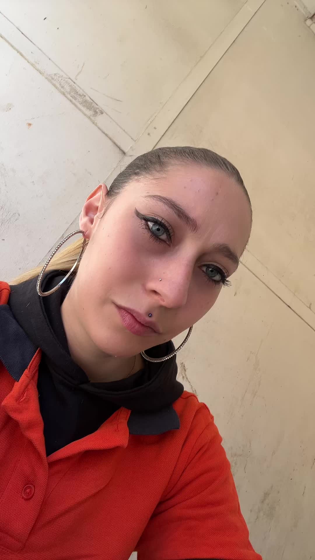 @Claudia🖤
