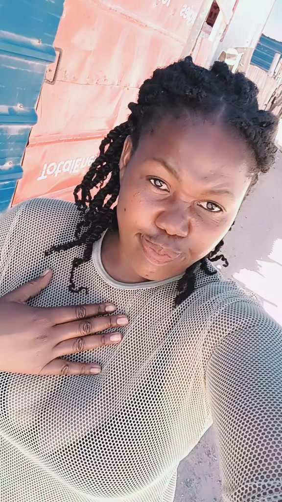 @🇦🇴queen adora🇳🇦