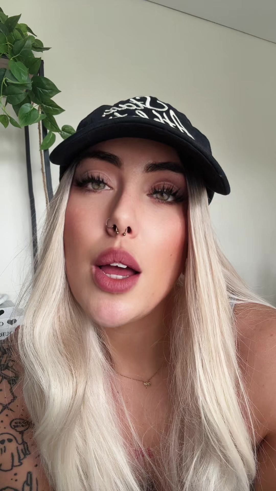 @LEASHBIAN 😈