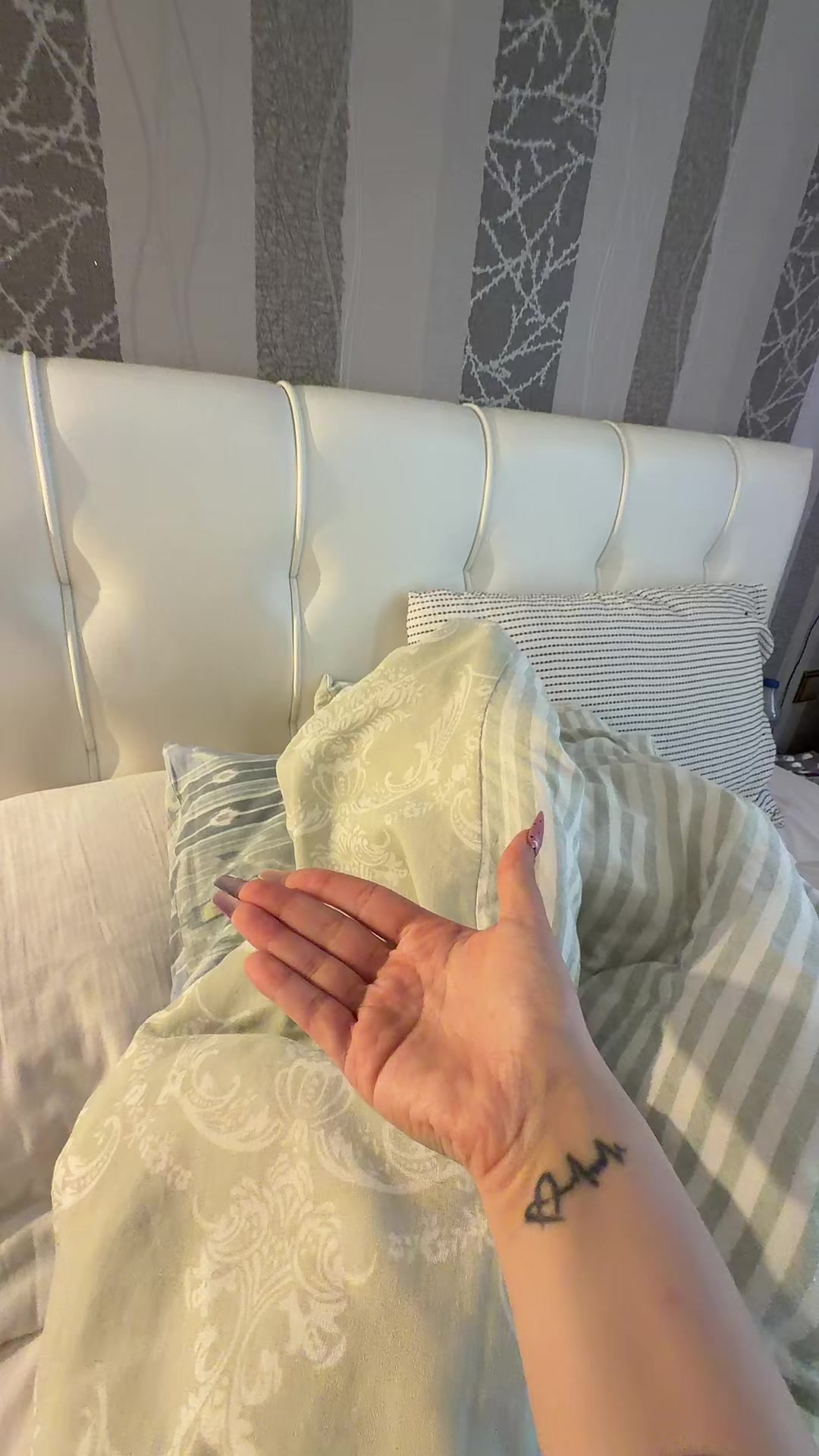 @hellodespina