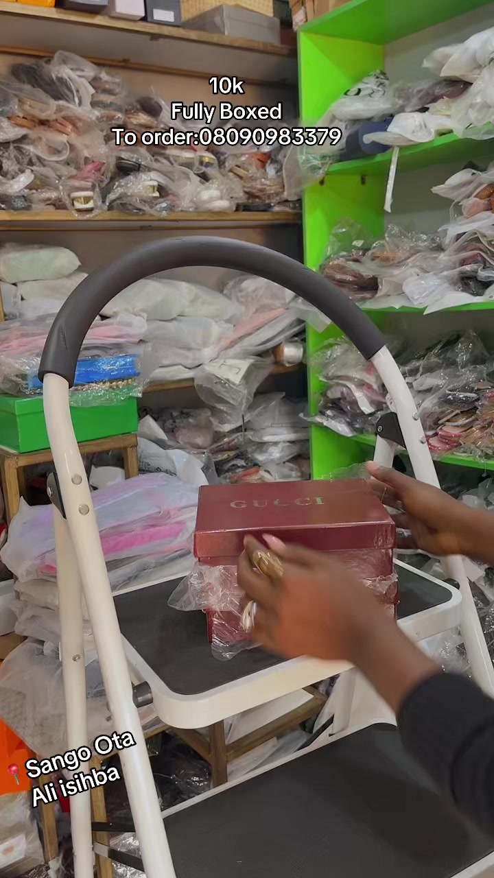 @BAGS/SLIPPERS VENDOR IN SANGO