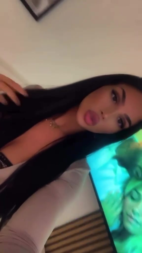 @𝑨𝒍𝒆𝒔𝒊𝒂 𝑯𝒐𝒙𝒉𝒂 💸