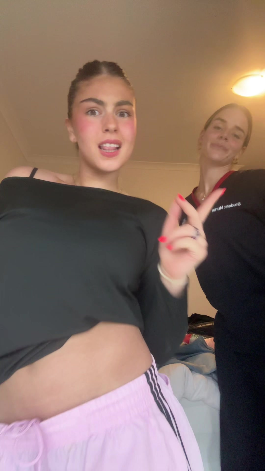 @avalaursmith
