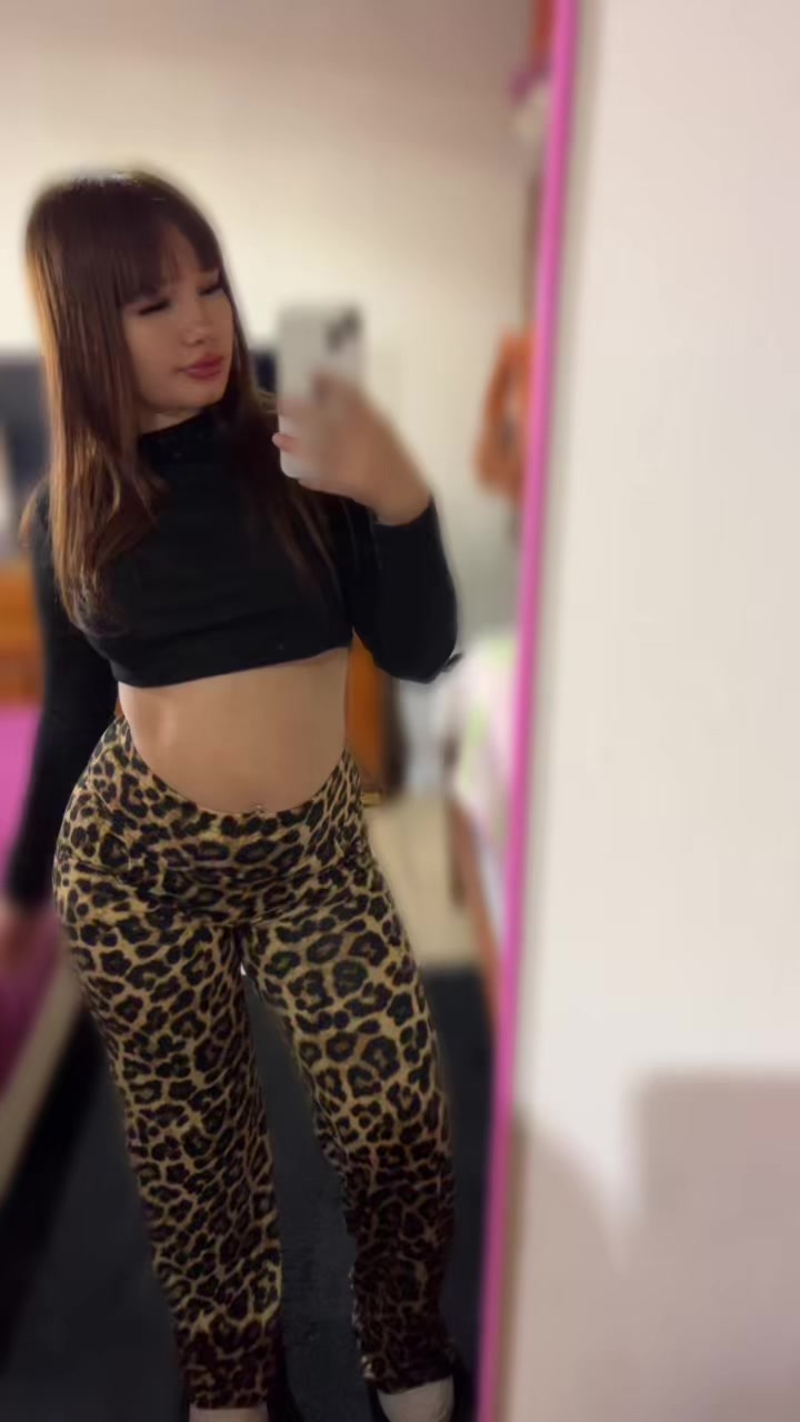 @larameza_