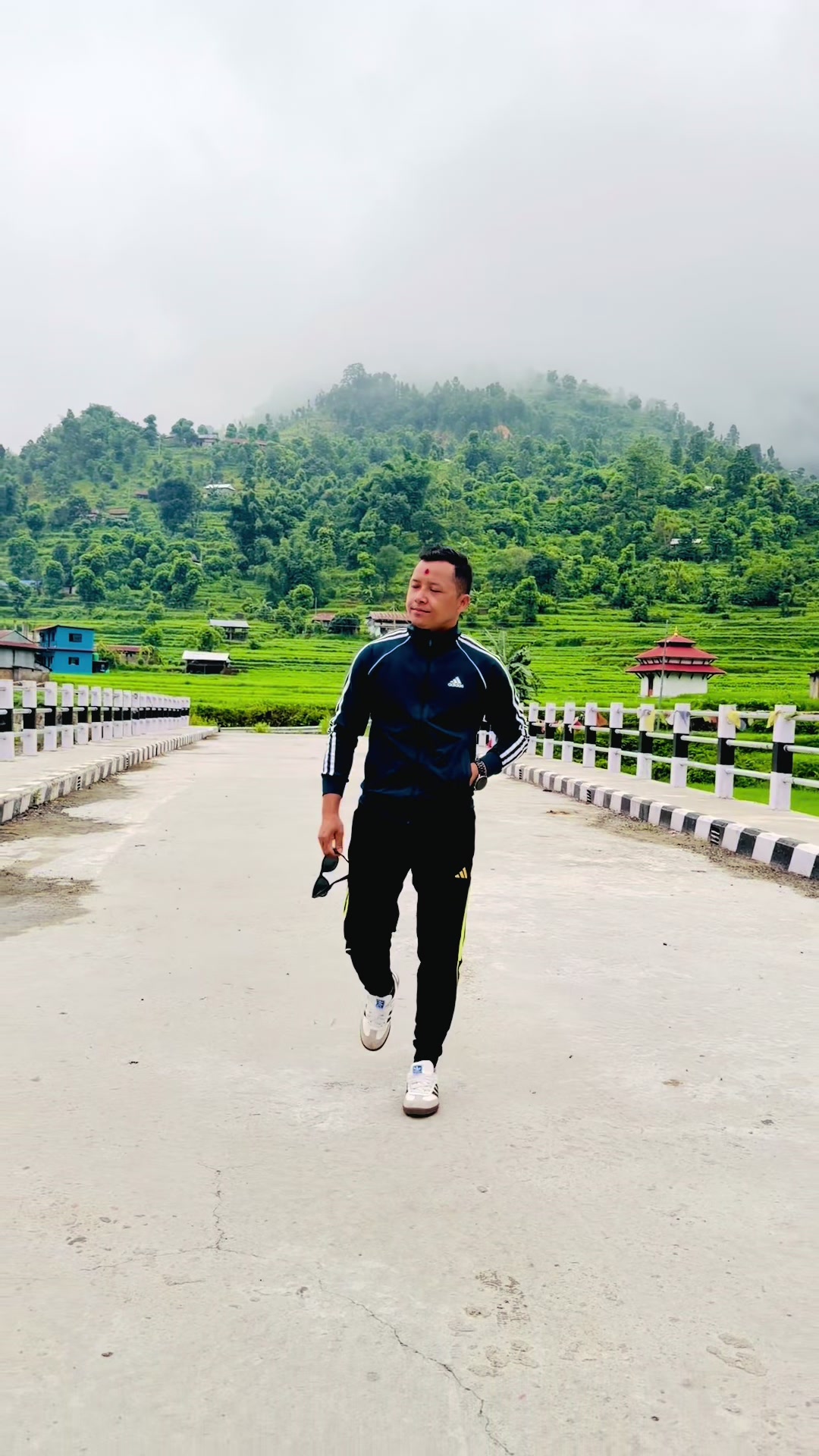 @पदम पाखि्न