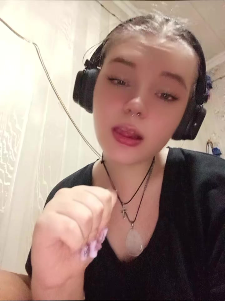 @🦊