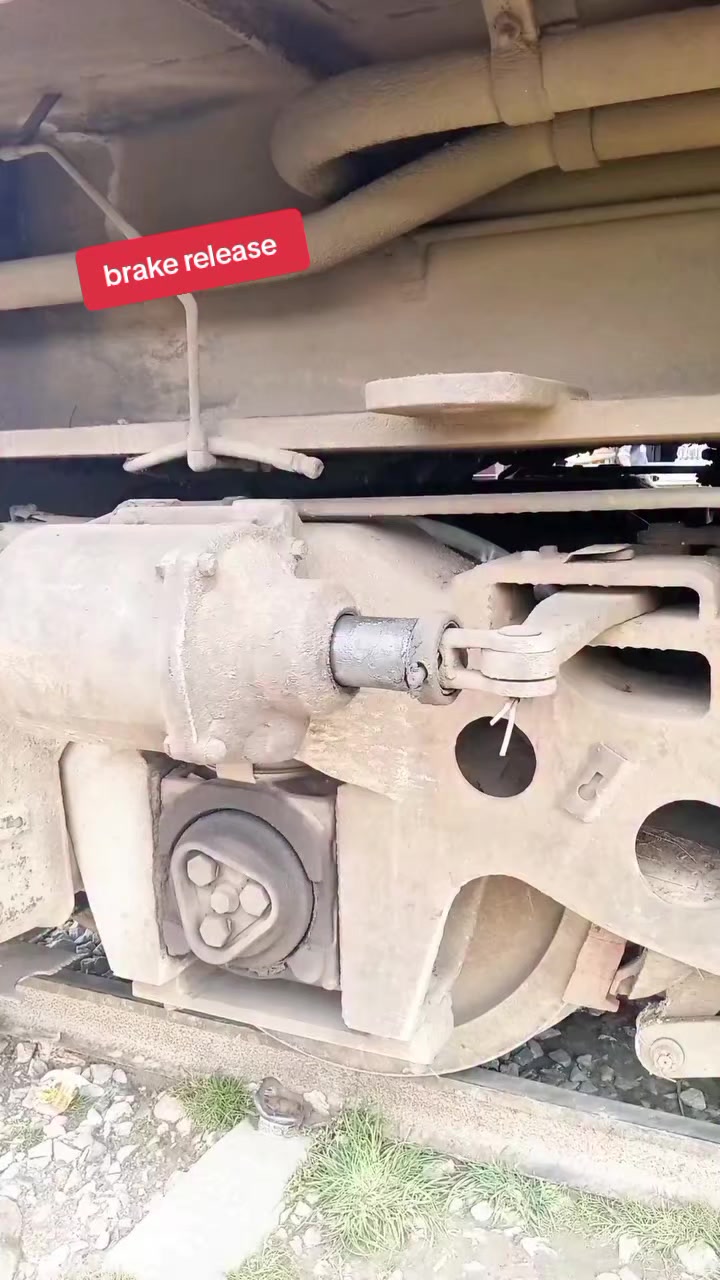 @KENYAN RAILROADER🇰🇪