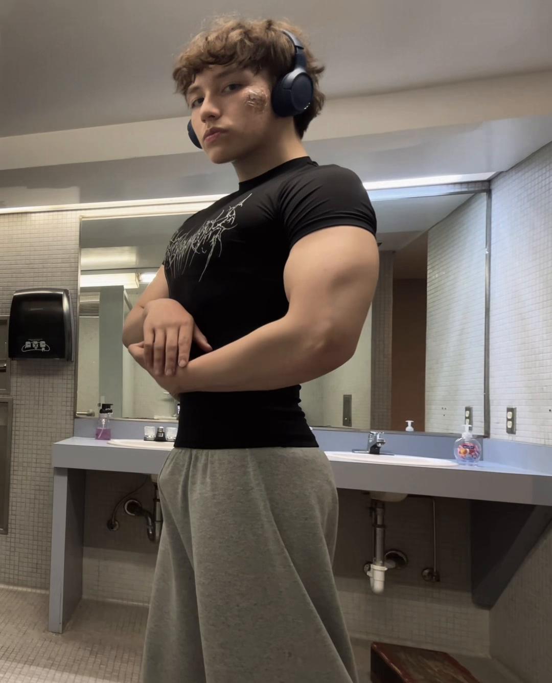 @Dy