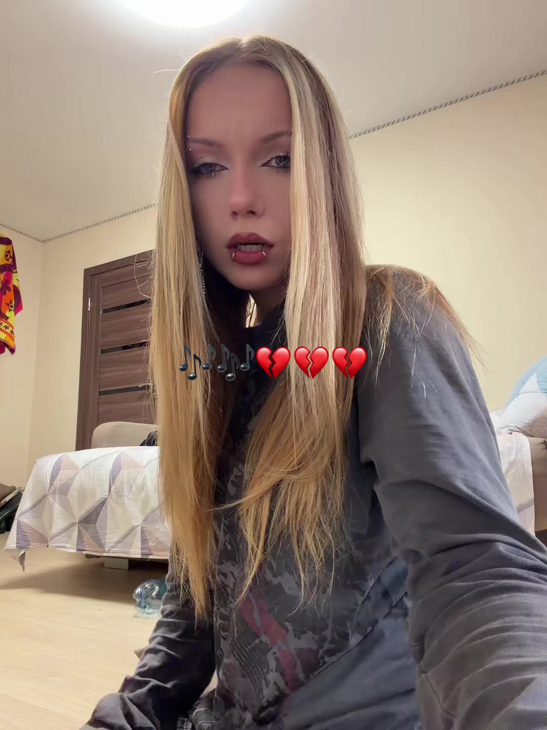 @мила