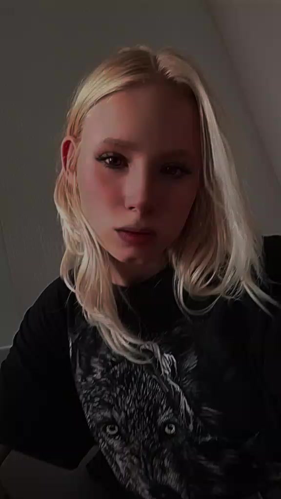@Анютки🌛
